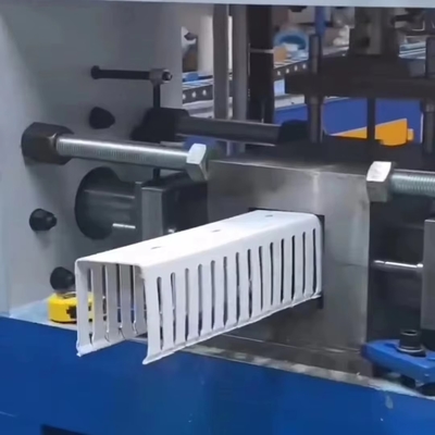 購入 中国 深?? HYPET PVC 高速4ステーションケーブルチャネル製造機/PVC配線管管トランキングエクストルーション生産ライン online manufacture