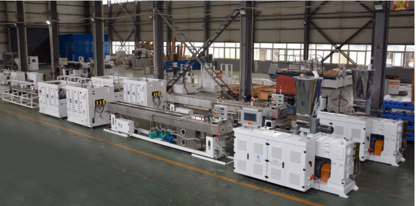 1-6インチPVCパイプ生産ラインHYZS65/132モーター45kwと出力420kg/hを持つ円形双螺旋挤出機