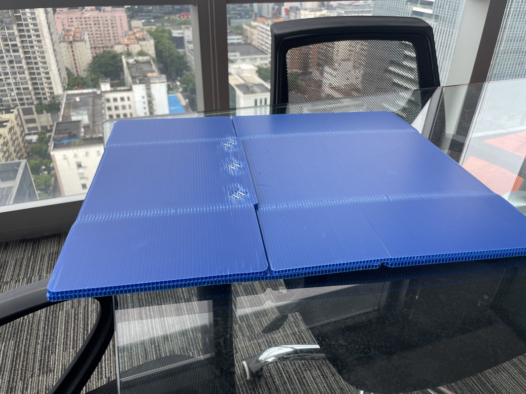 1400 / 1800mm PPホールグリッドボードマシン PPプラスチック加工 ホールボード挤出ライン